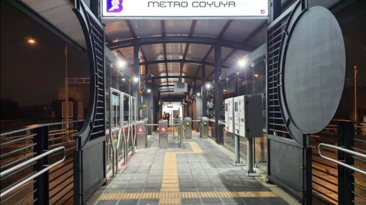 ¡Evitan tragedia en el Metrobús! Oficiales rescatan a joven que intentó quitarse la vida