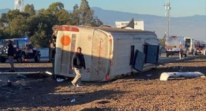 Fatídico accidente: Autobús se vuelca en la México-Puebla; hay 3 muertos y más de 20 heridos