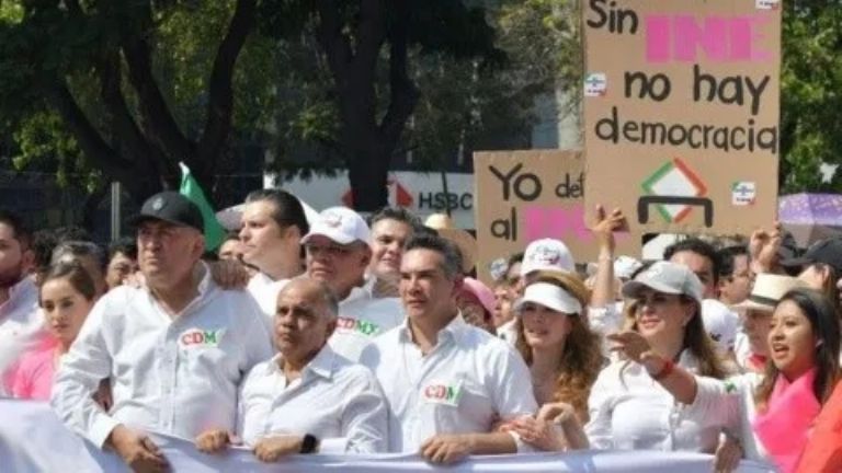 El domingo, miles marcharon contra el Plan B de la Reforma Electoral. Foto: Internet