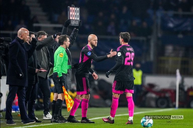 Nuevo gol de Santiago Giménez le da el pase al Feyenoord en la Copa de Países Bajos (VIDEO)