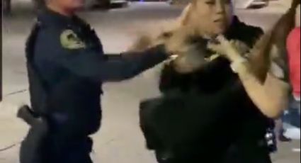(VIDEO) Borrachos agreden a mujer policía al intentar detener una pelea en Garibaldi en CDMX