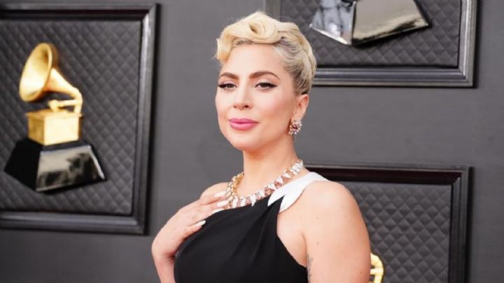 Al borde del llanto, sin maquillaje y en ropa casual; así llega Lady Gaga a los Oscar 2023