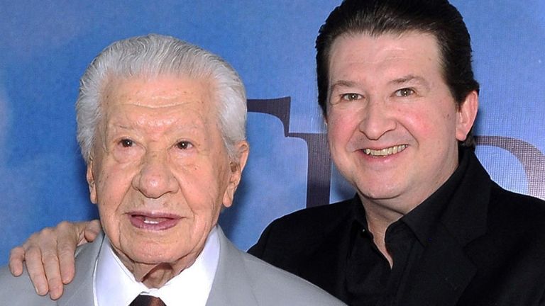 Don Ignacio junto a su hijo