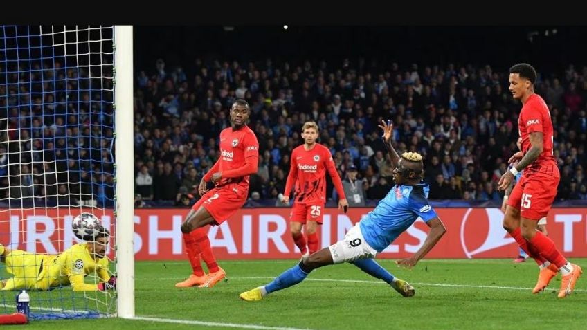 Napoli golea al Eintracht de Frankfurt y hace historia en la Champions League; 'Chucky' regresó
