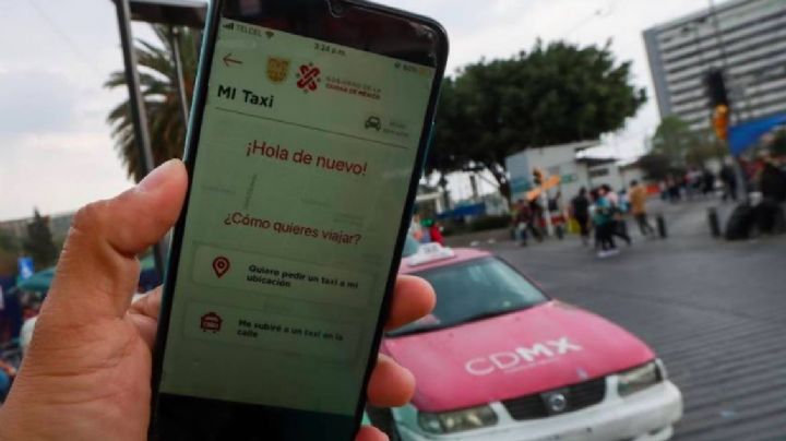 VIDEO: En pleno trayecto, taxi de aplicación se incendia sobre calles de la CDMX; no reportan lesionados