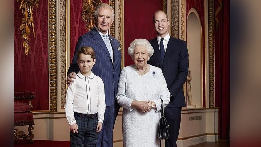 Tras muerte de Reina Isabel II, Rey Carlos III rinde homenaje con FOTO inédita en Día de la Madre