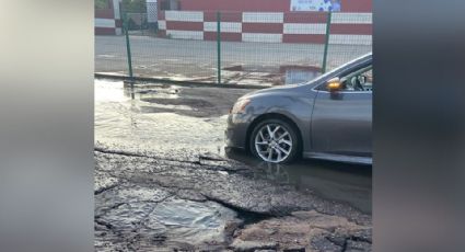 Colapsa drenaje en el sector Miramar de Guaymas; deja daños en vehículos y suspenden clases