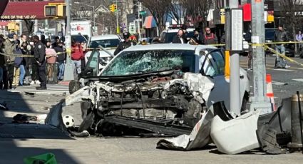 Dos personas perdieron la vida y cinco más resultaron heridos en un choque de autos en NY