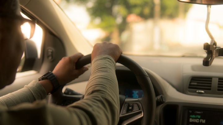 Asaltan a chofer de taxi por aplicación en CDMX; él difunde VIDEO para ubicar a los criminales