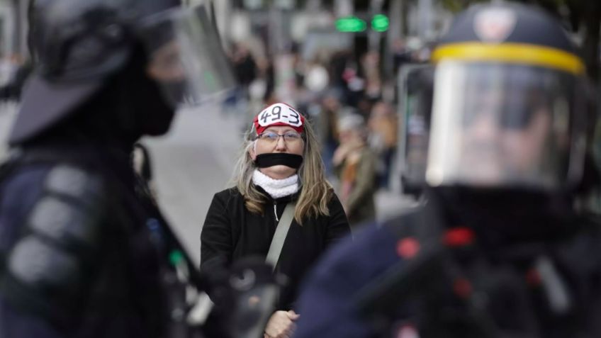 Crisis en Francia: Suman 300 detenidos en una noche tras protestas contra reforma de Emmanuel Macron