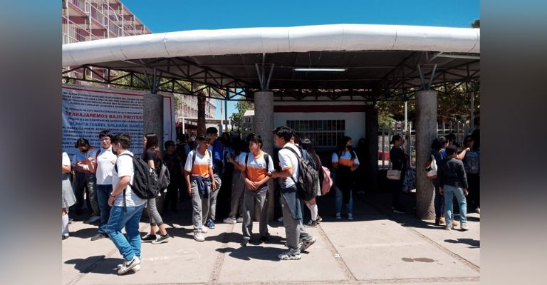 Docentes de la Técnica 2 en Ciudad Obregón vuelven a manifestarse