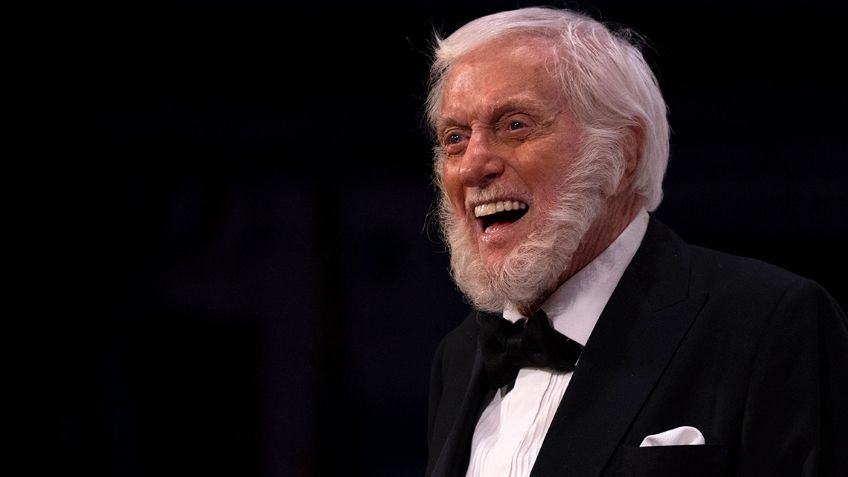 Tras sufrir un accidente de automóvil, actor reaparece irreconocible y da sus primeras declaraciones