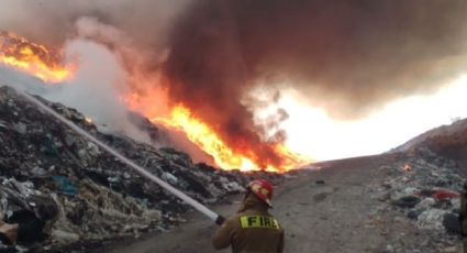 Incendio en relleno sanitario de Tepotzotlán cumple 24 horas; ya consumió 10 hectáreas de terreno