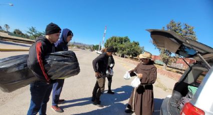 Paso de migrantes aumenta en el Puerto, al ser cerca de 500 al mes; reciben apoyo de alimentos y ropa