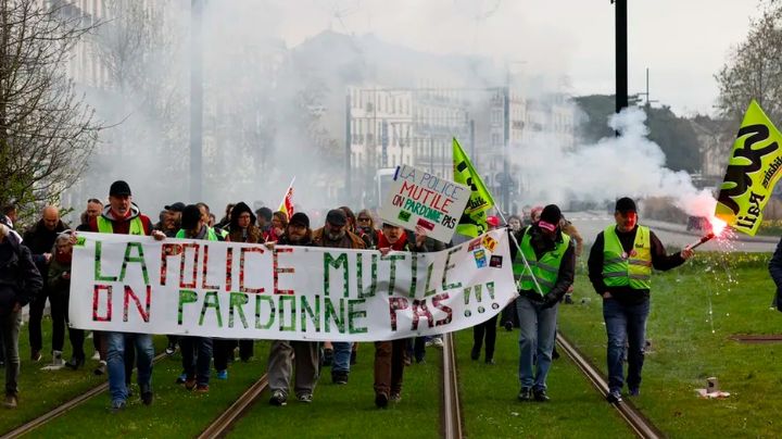 VIDEOS: Manifestaciones regresan a Francia; Gobierno rechaza petición para 'tirar' reforma de Macron