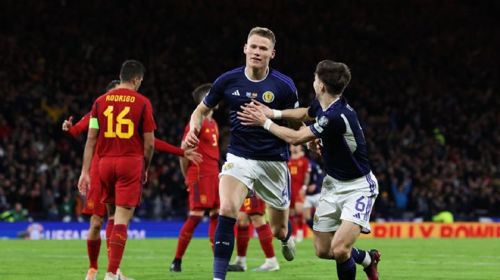 Escocia da la sorpresa en las eliminatorias para la Eurocopa al vencer a España en una gran exhibición