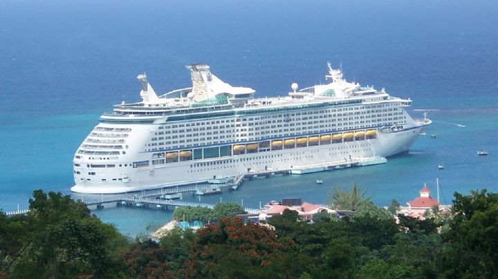 Barco turístico se hunde en medio del Caribe; hay tres víctimas fatales y 13 desaparecidos