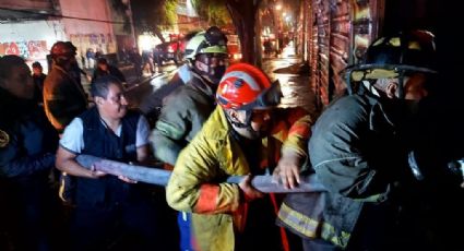 VIDEO: Así fue el voraz incendio en Buenavista, Centro de CDMX, que dejó dos víctimas letales