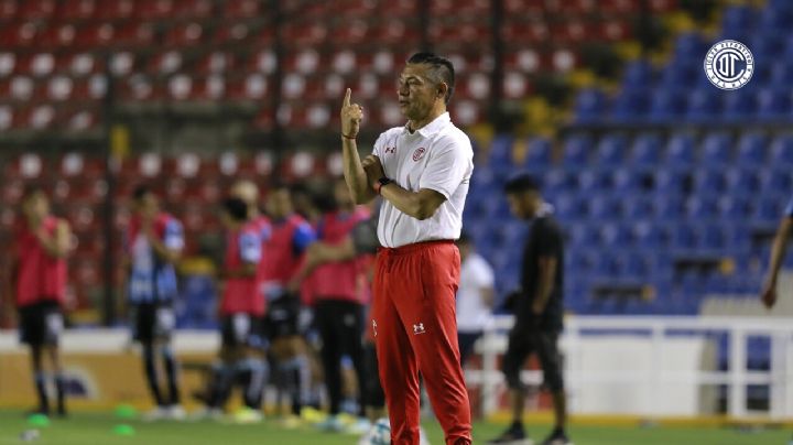 Ignacio Ambriz cree que le faltó presentar su pasaporte extranjero para dirigir a la Selección Mexicana