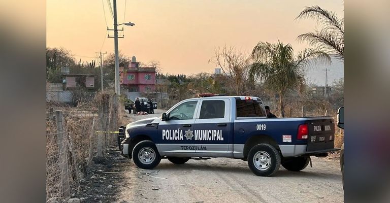 Autoridades llegan al sitio del crimen