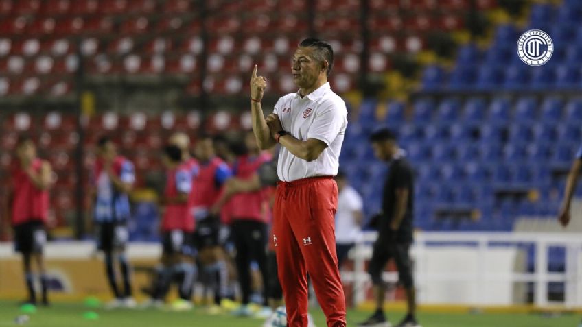 Ignacio Ambriz cree que le faltó presentar su pasaporte extranjero para dirigir a la Selección Mexicana