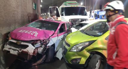 (VIDEO) Accidente en CDMX: Pipa se queda sin frenos y se impacta con 10 autos; hay 14 víctimas