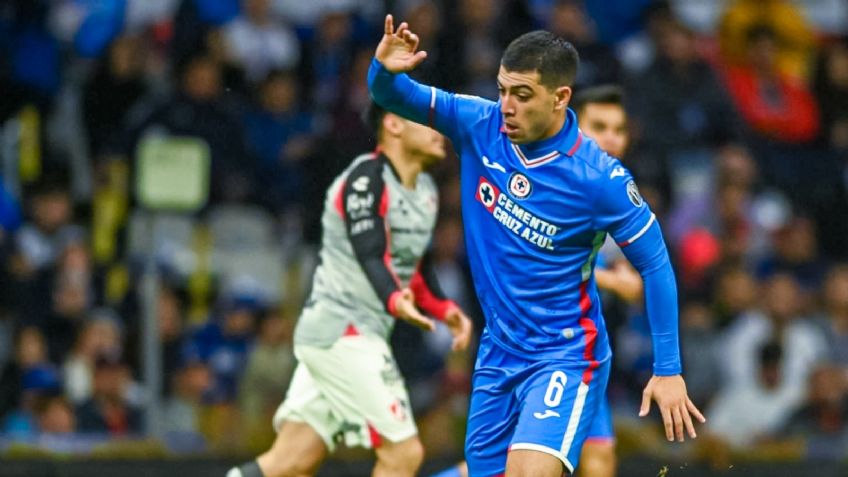 Jugador de Cruz Azul levanta la mano para ser tomado en cuenta en la Selección Mexicana de Diego Cocca