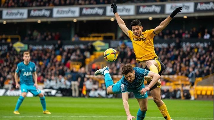 Raúl Jiménez ayuda a la victoria del Wolverhampton ante el Tottenham en la Premier League