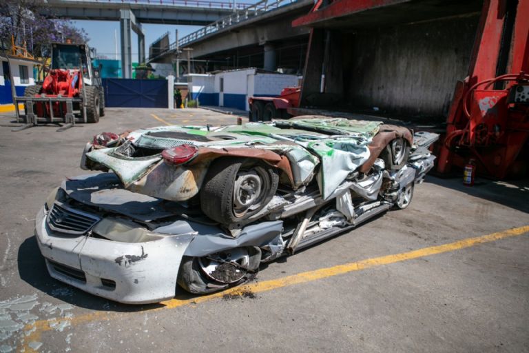 Autos chatarra en la CDMX