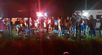 Camión que transportaba a comparsas carnavaleras en Veracruz vuelca; saldo es de 15 heridos