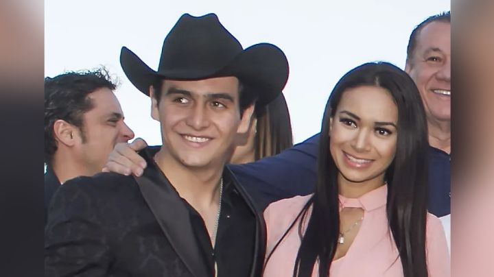 Con profundo dolor, Zarelea Figueroa, hermana de Julián Figueroa así es captada en su funeral