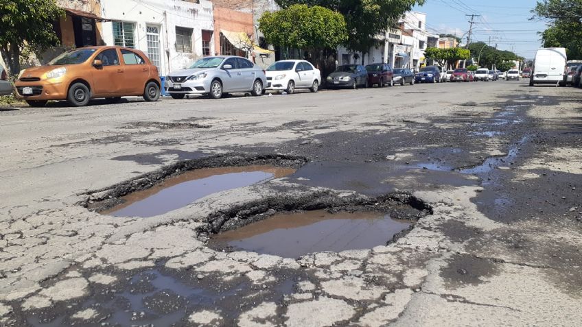 VIDEO: Actor tapa un 'bache' de su calle; en realidad era una zanja para extraer gas natural
