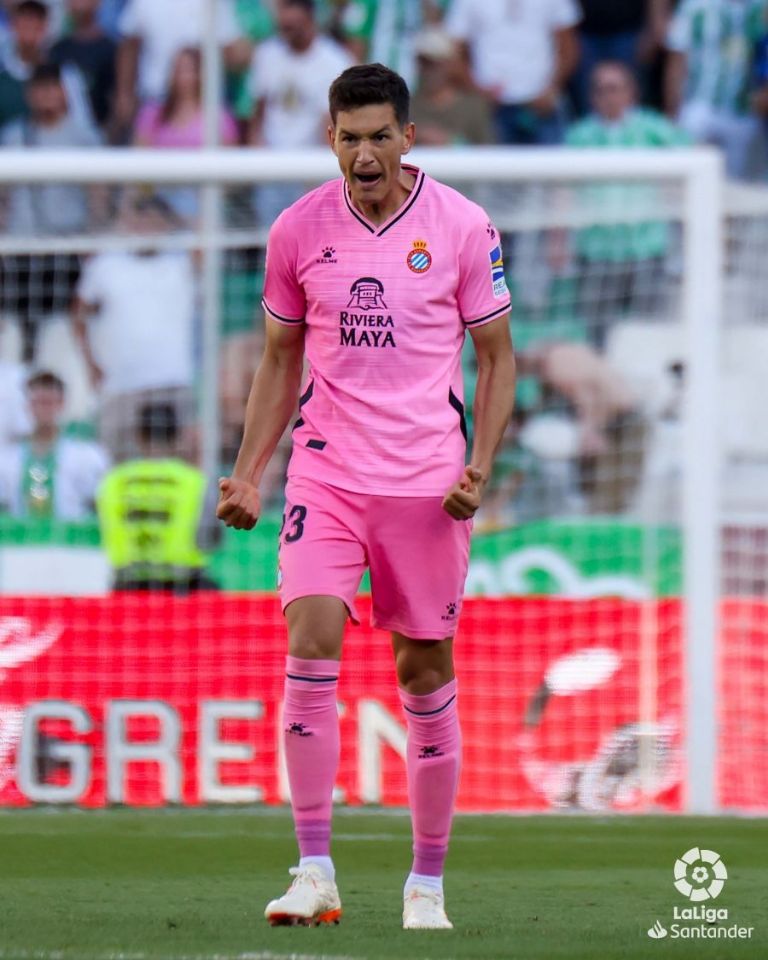 VIDEO: César Montes anota de chilena, pero no evita derrota del Espanyol ante el Betis de Guardado