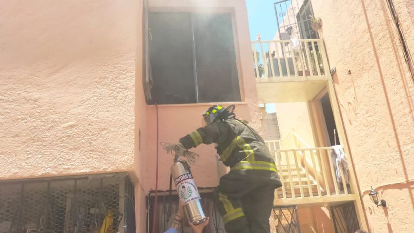 Fuerte incendio en departamento de la colonia doctores provoca movilización de bomberos en la CDMX