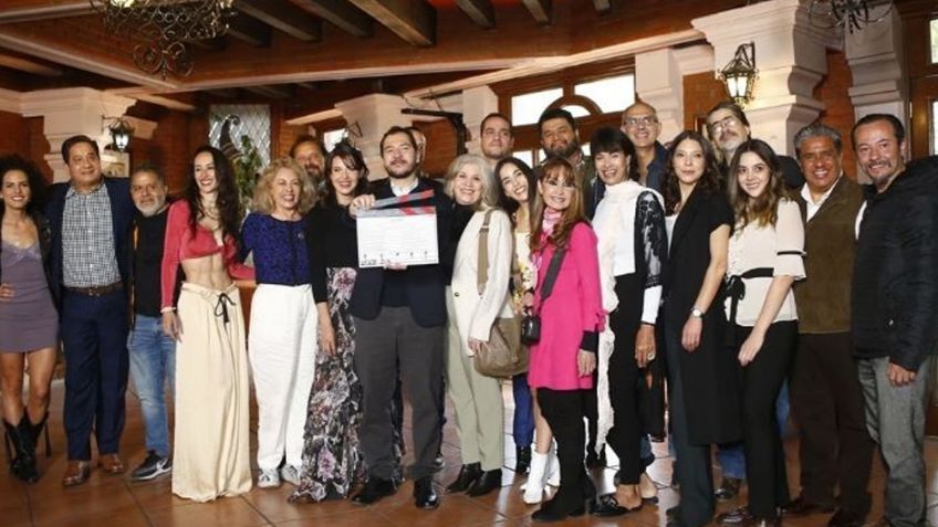 Tragedia en TV Azteca: Conductor de 'VLA' da triste noticia y reporta "muy mal" a productora