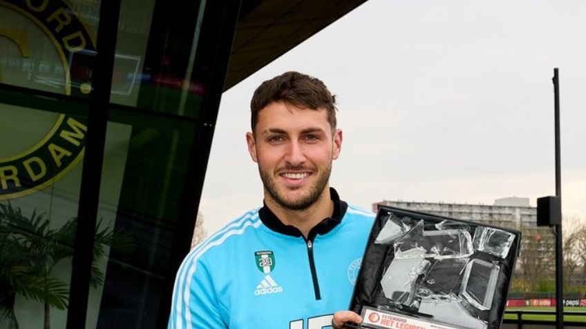 Santiago Giménez recibe un nuevo reconocimiento por parte del Feyenoord; también impuso nueva marca