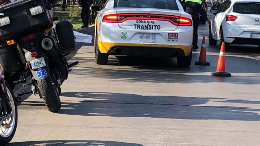 (FOTO) Fuerte accidente en CDMX: Motociclista muere tras choque frente al Palacio de los Deportes
