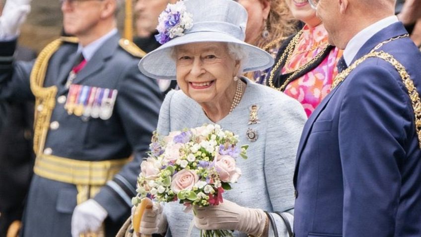Nostalgia en la corona: Con esta FOTO, recuerdan a la Reina Isabel II pero hacen este desplante a Harry