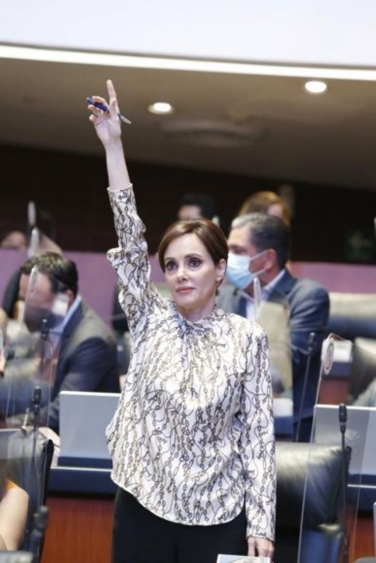 Lilly Téllez arremete contra AMLO