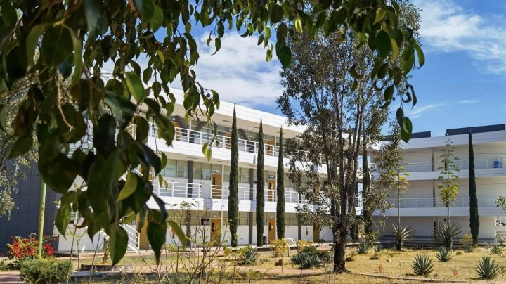 Con nuevos paneles solares renuevan escuelas de la Universidad Autónoma del Estado de México