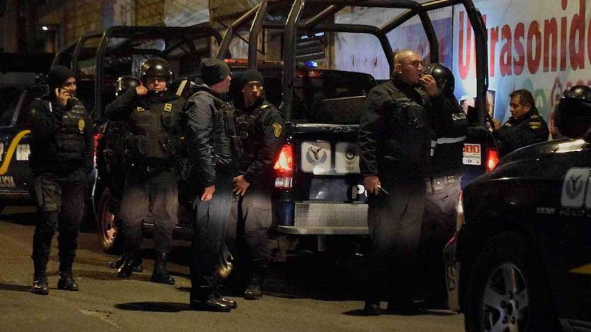 Tras encañonar a su víctima y persecución, oficiales de la CDMX detienen a sujeto en Iztapalapa