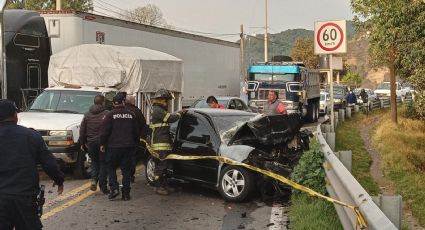 Imágenes fuerte: Tras accidente mortal y horas sin servicio, abren la carretera México-Toluca