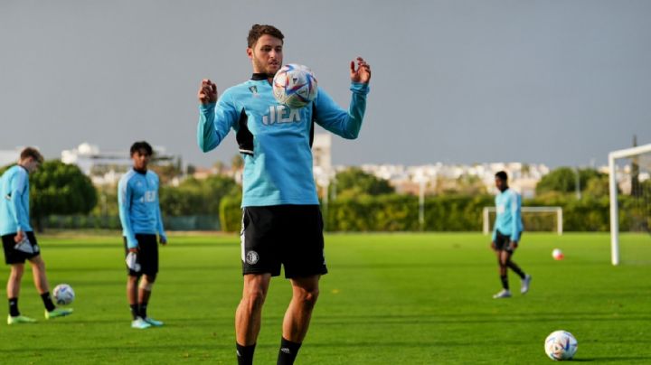 Santiago Giménez aprende de uno de los mejores; revela los consejos que recibe de Robin van Persie