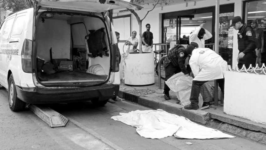 (VIDEO) Código Rojo en CDMX: Hombre se desmaya en plena vía pública y ya no recobra el conocimiento