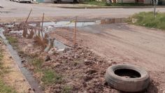 Fluyen aguas residuales por varias calles de la colonia Jardines del Valle en Ciudad Obregón