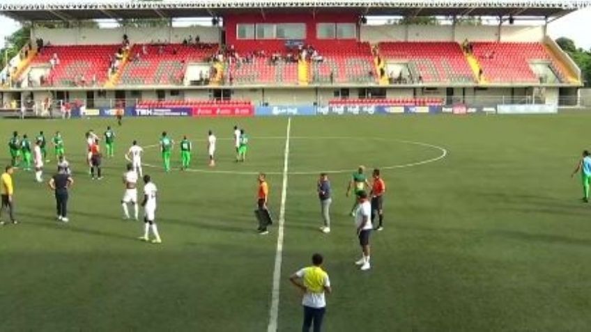 VIDEO: Un fuerte sismo de magnitud 6.3 detiene partido de futbol de la primera división de Panamá