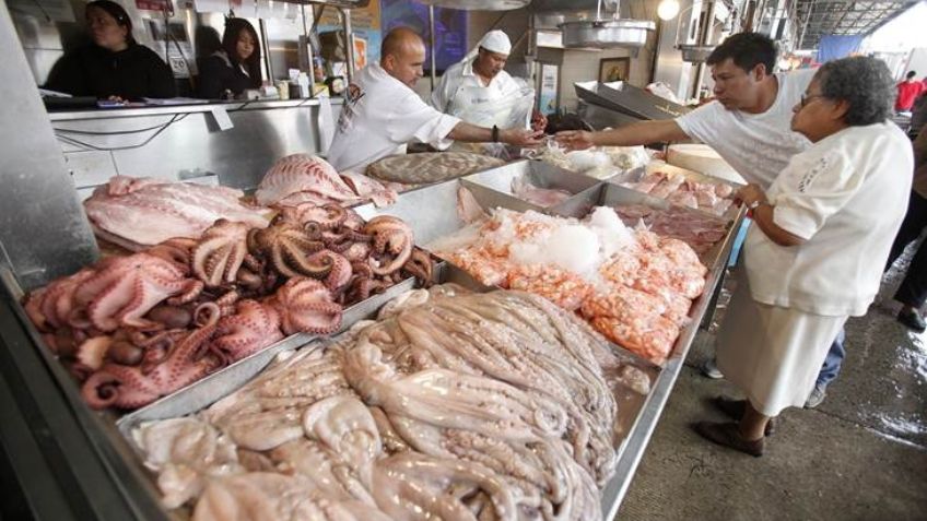 Implementan operativo de Semana Santa en el Mercado La Nueva Viga; capitalinos abarrotan el inmueble