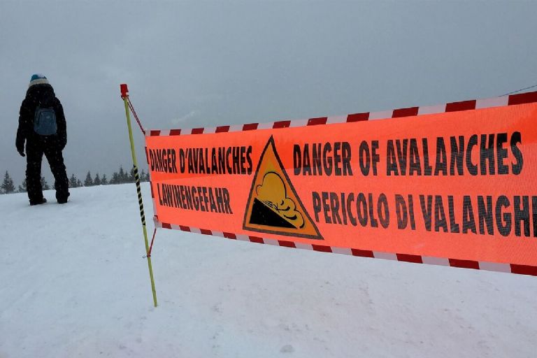 Avalancha en Alpes franceses deja 4 muertos. Foto: Twitter