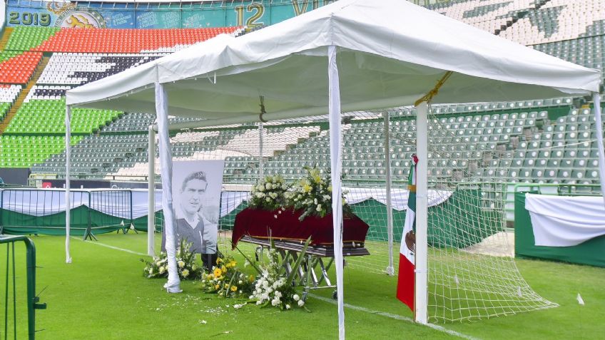 Despiden a su leyenda: Aficionados dieron el último adiós a Antonio Carbajal en el Estadio de León