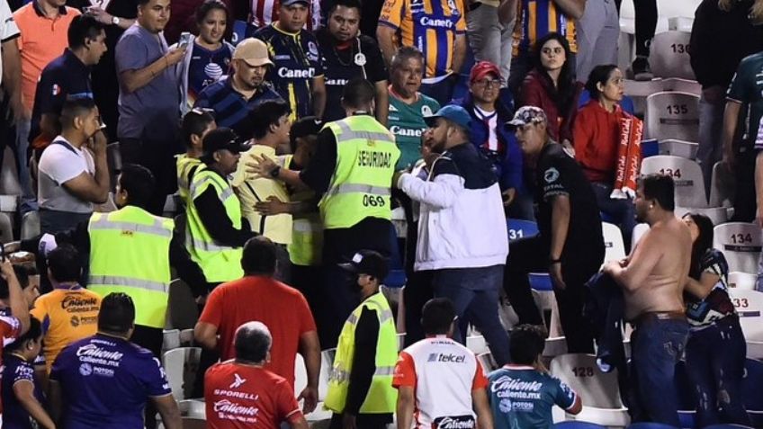 VIDEO: Derrota del San Luis ante el América acaba en riña; aficionados se enfrentan en la vía pública